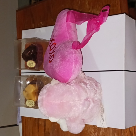I LOVE YOU package: 2 Chocolate candles, Pink Heart Monkey, Pink XOXO Heart - Picture 3 of 14